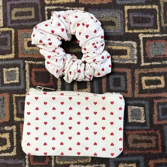 Lot/3 Brandy Melville Zip Pouches and Scrunchie NEW - Picture 6 of 9